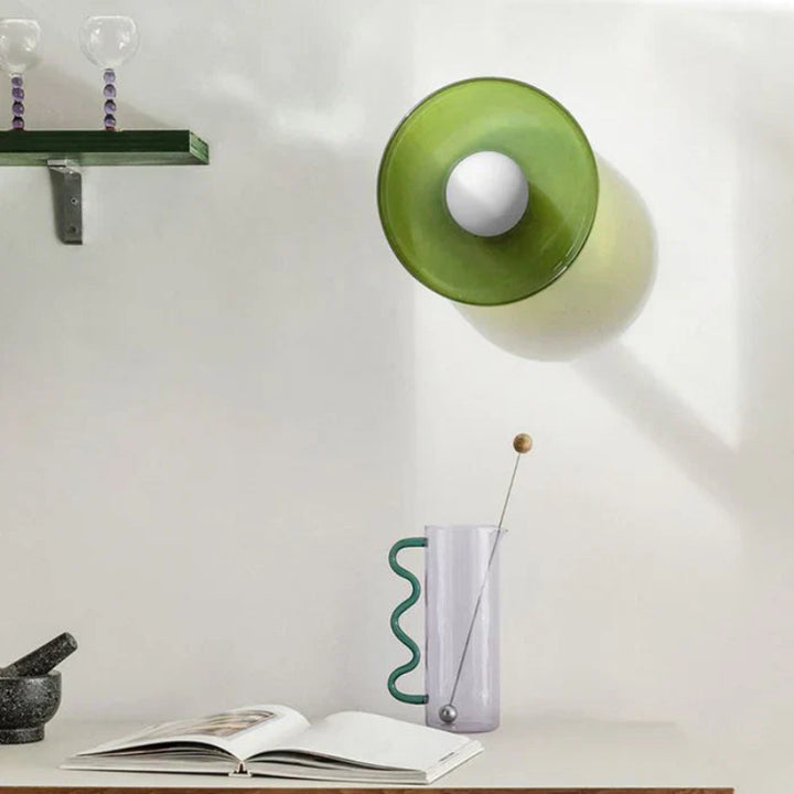 Lampa sufitowa i ścienna LED z kloszem w kształcie dysku i mleczną kulą