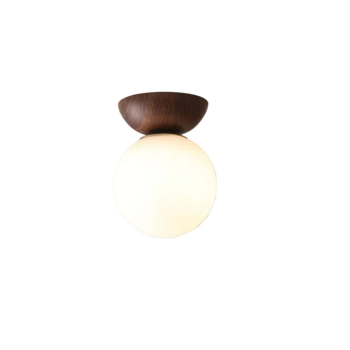 Lampa sufitowa z drewnianą podstawą i matową kulą