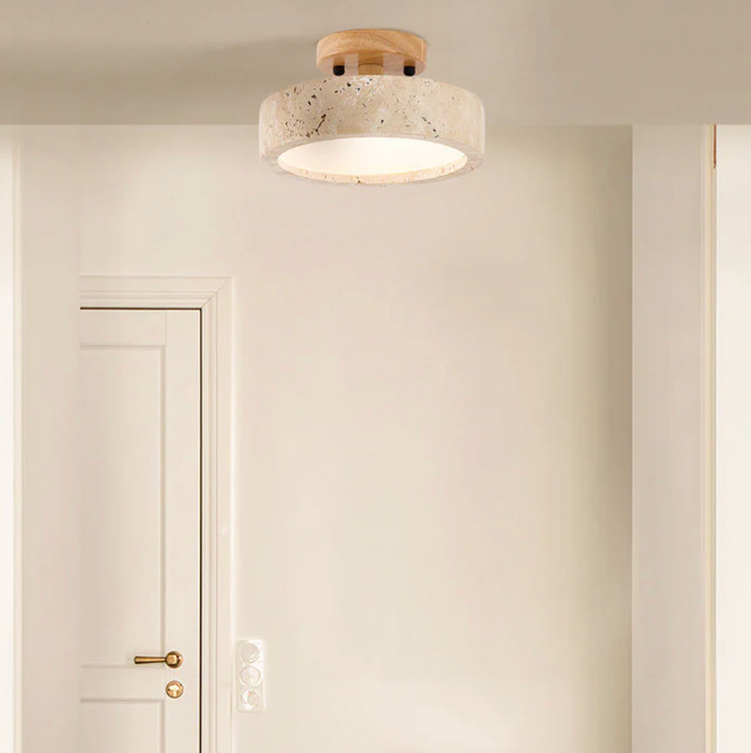Lampa sufitowa z kamiennym kloszem i drewnianym baldachimem