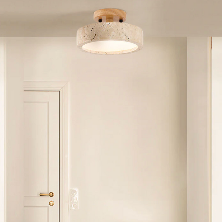 Lampa sufitowa z kamiennym kloszem i drewnianym baldachimem