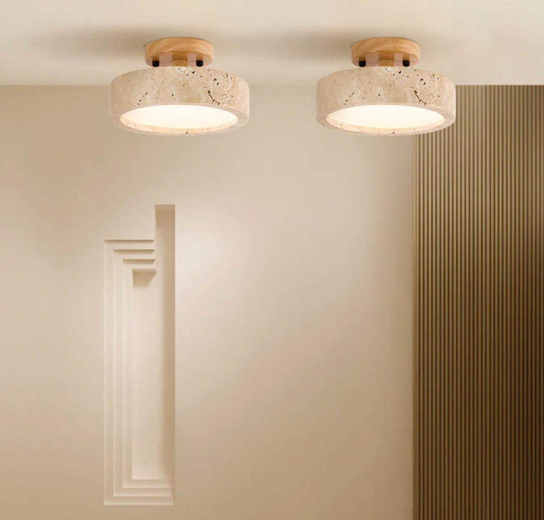 Lampa sufitowa z kamiennym kloszem i drewnianym baldachimem