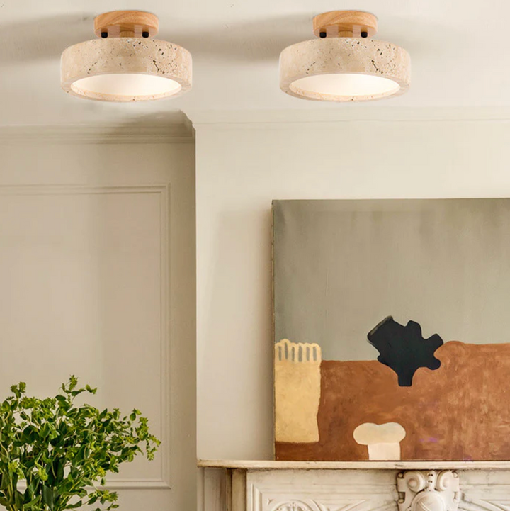 Lampa sufitowa z kamiennym kloszem i drewnianym baldachimem