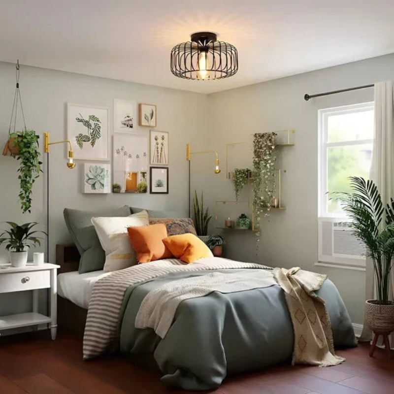 Lampa sufitowa z kloszem drucianym i efektem cienia na suficie
