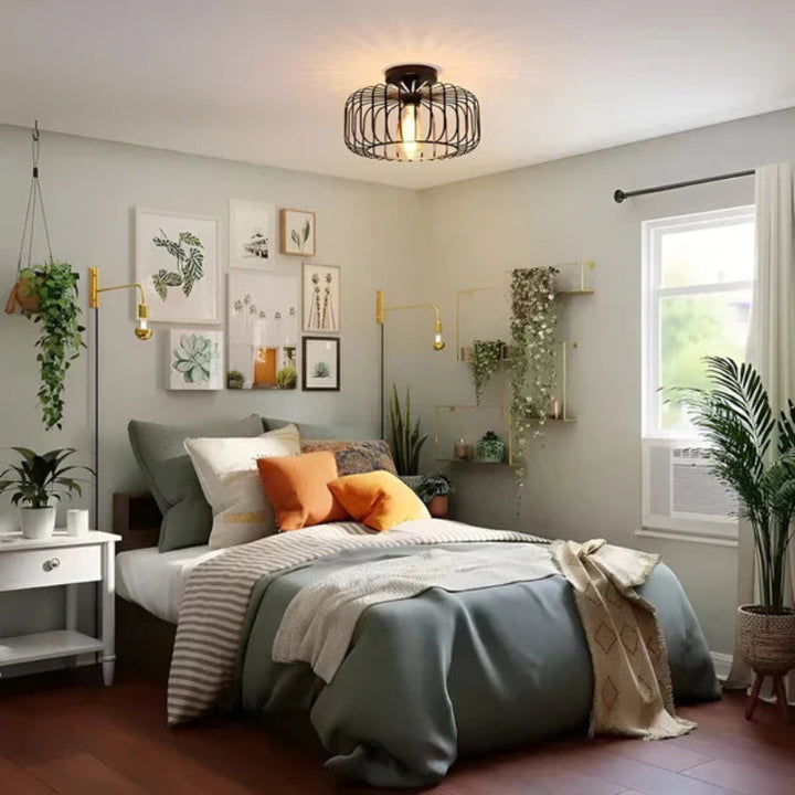 Lampa sufitowa z kloszem drucianym i efektem cienia na suficie