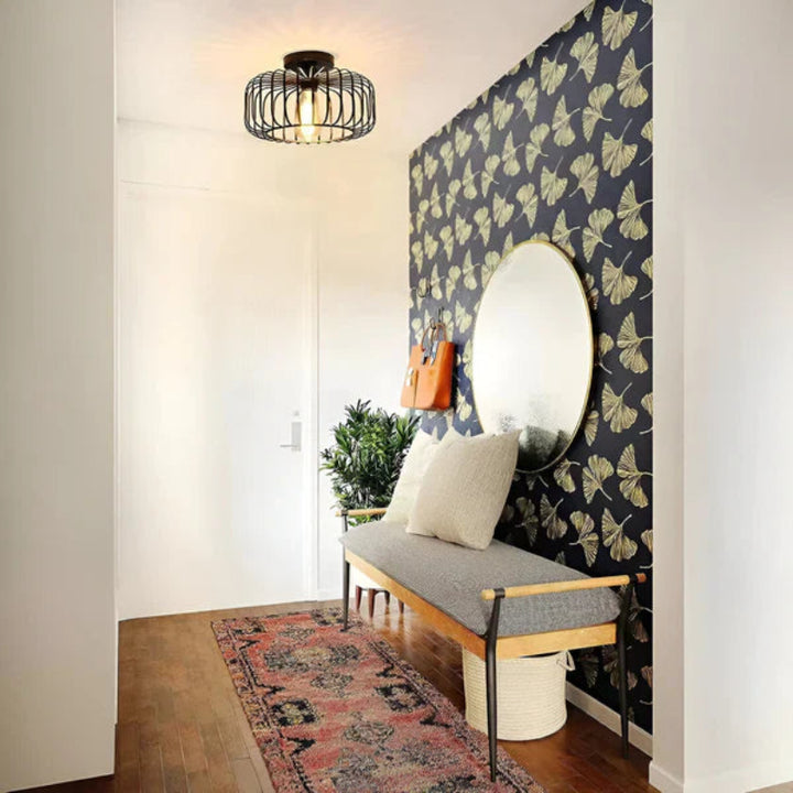 Lampa sufitowa z kloszem drucianym i efektem cienia na suficie