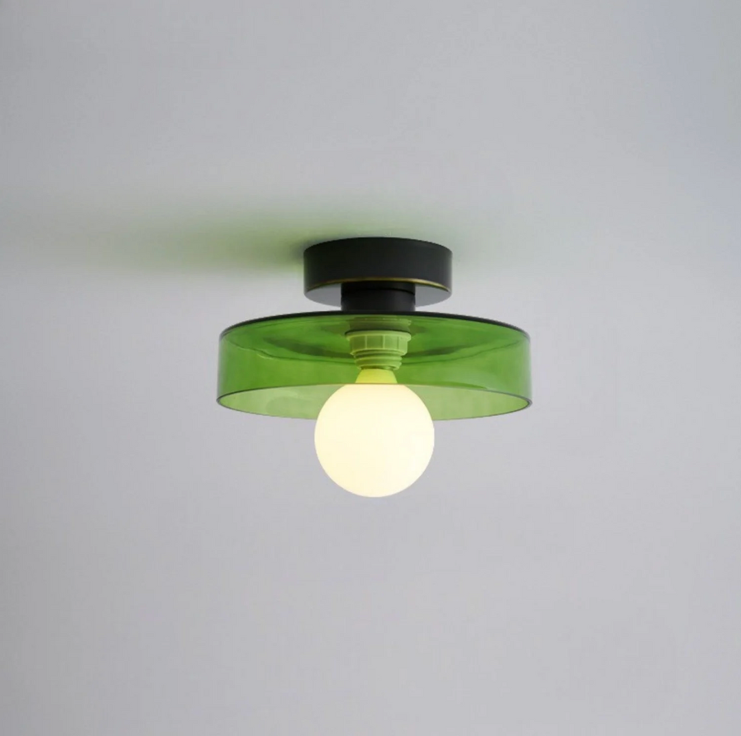 Lampa sufitowa z metalowym kloszem w kształcie dysku