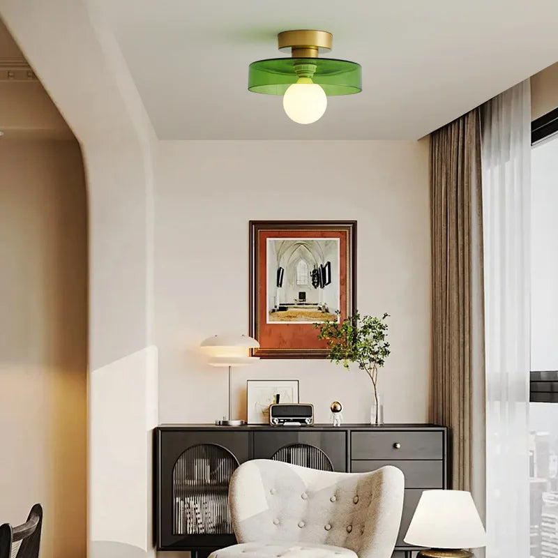 Lampa sufitowa z metalowym kloszem w kształcie dysku