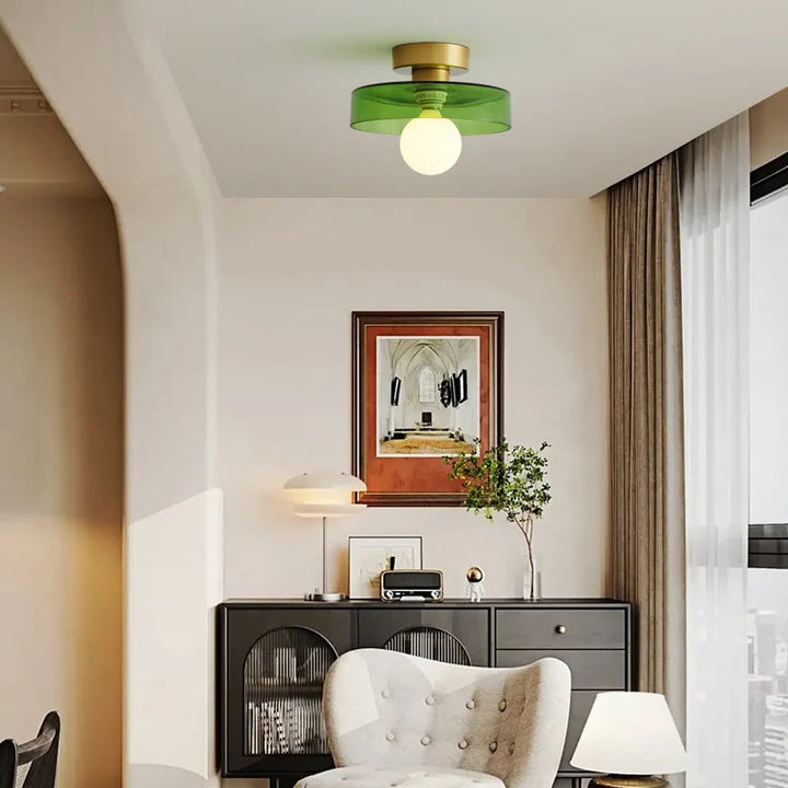 Lampa sufitowa z metalowym kloszem w kształcie dysku