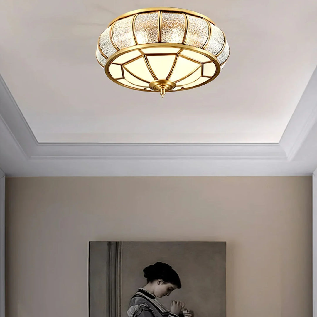 Lampa sufitowa z mosiądzu i szkła okrągła oprawa z fasetowanymi panelami