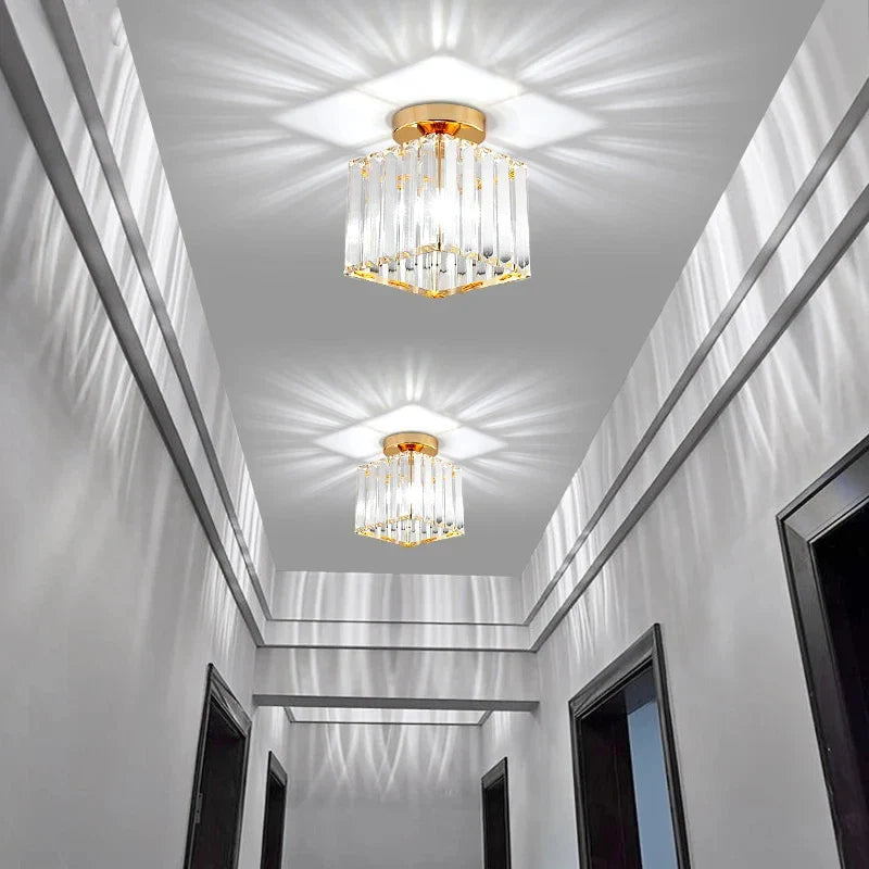 Lampa sufitowa z pryzmatami kryształowymi