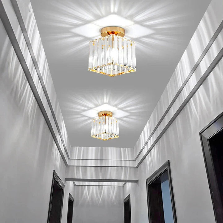 Lampa sufitowa z pryzmatami kryształowymi