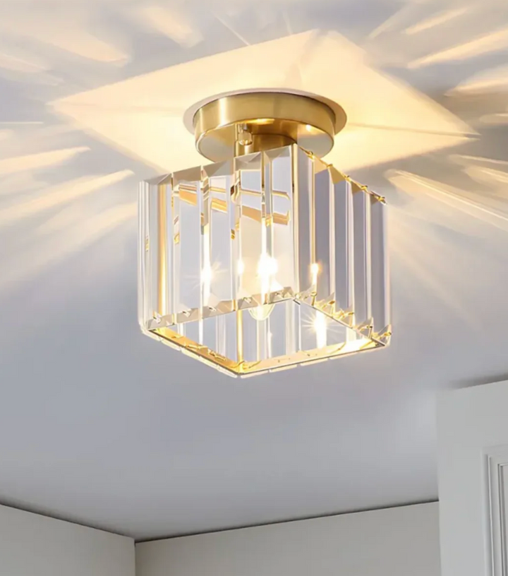 Lampa sufitowa z pryzmatami kryształowymi