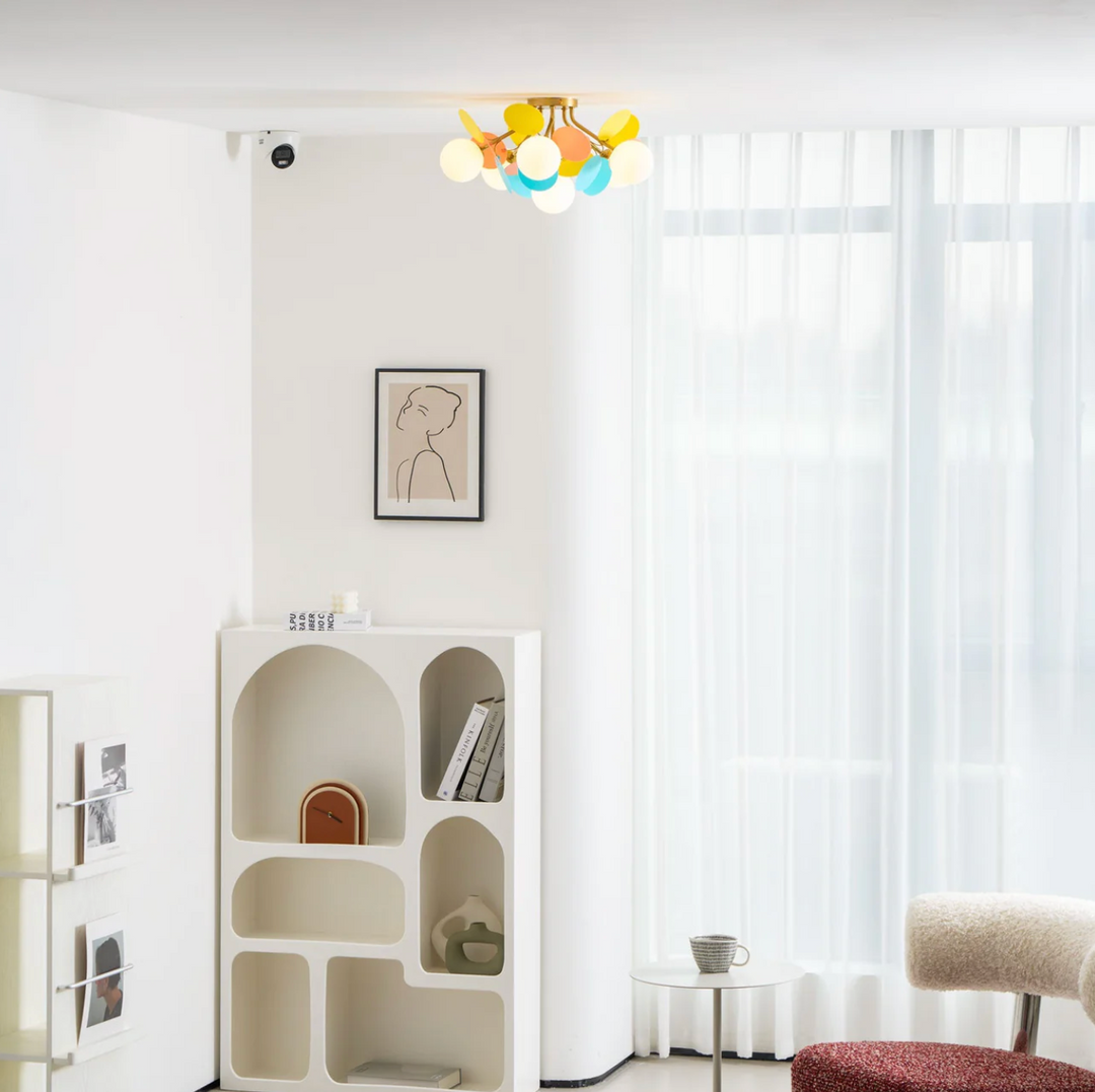 Lampa sufitowa z wieloma kulami i dyskami