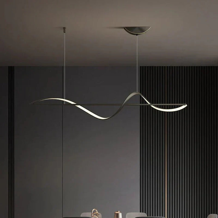 Lampa wisząca LED o falistej, liniowej formie