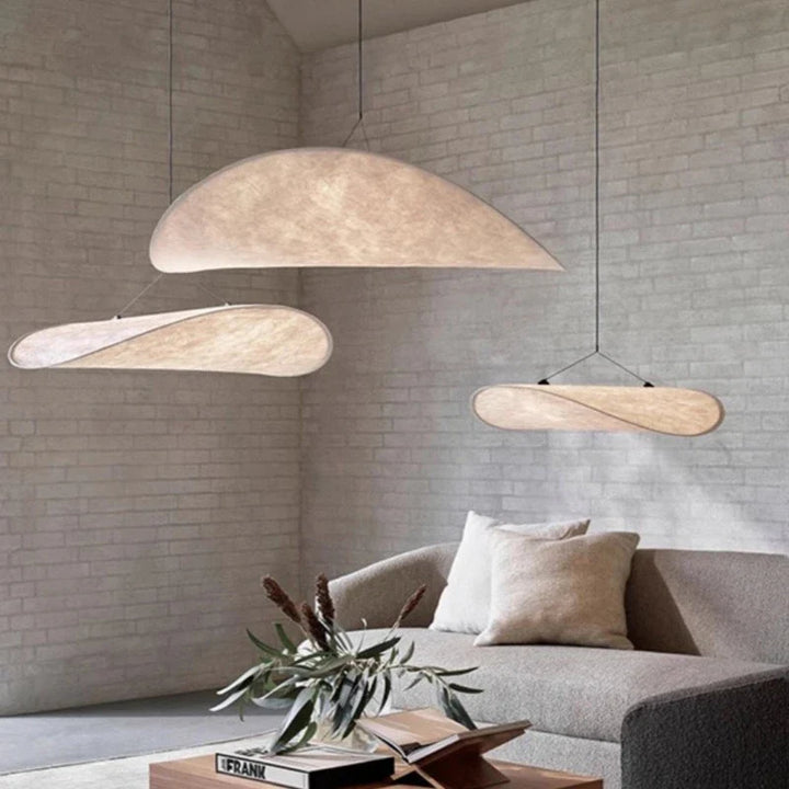 Lampa wisząca LED z długim łezkowatym panelem alabastrowym na trójkątnej ramie