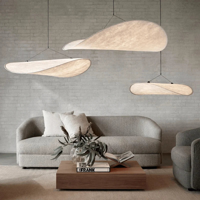Lampa wisząca LED z długim łezkowatym panelem alabastrowym na trójkątnej ramie