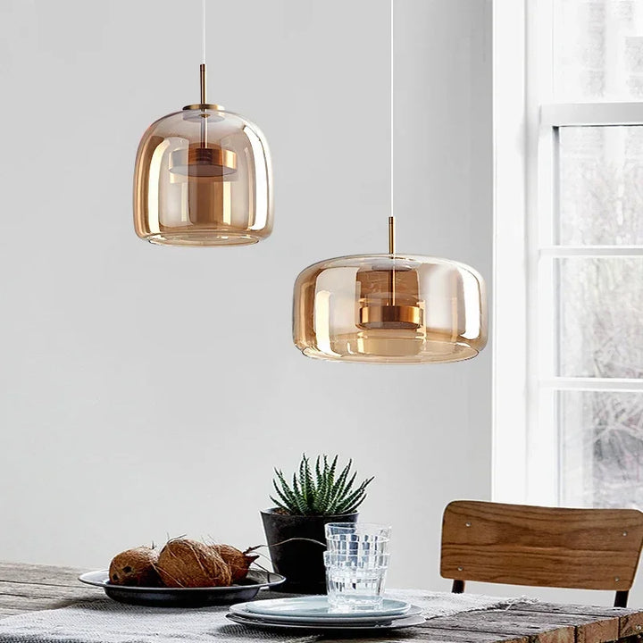 Lampa wisząca LED z dwuwarstwowym szklanym kloszem i złotym pierścieniem wewnętrznym