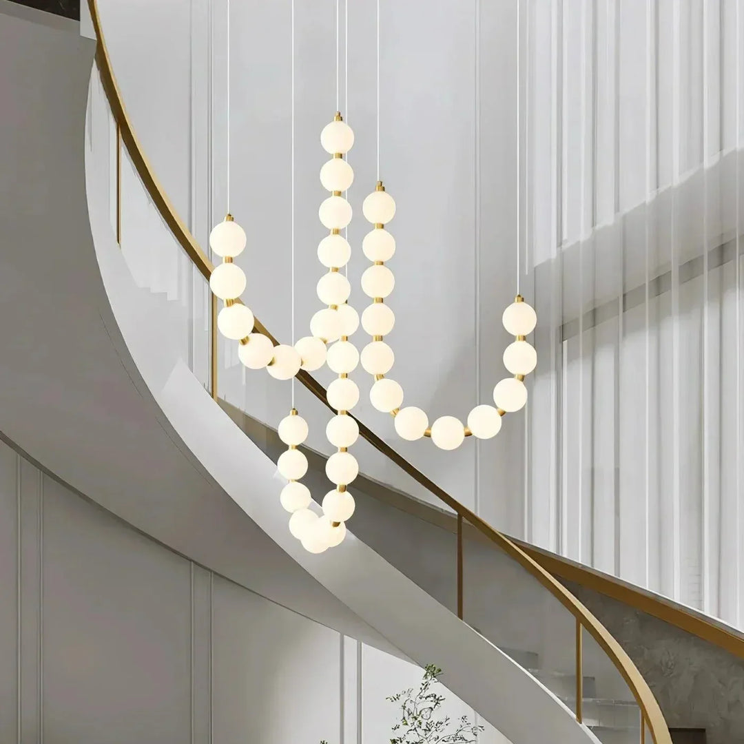 Lampa wisząca LED z kaskadowymi sznurami szklanych kul w stylu naszyjnika