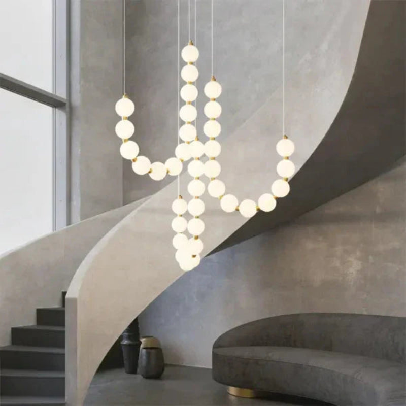 Lampa wisząca LED z kaskadowymi sznurami szklanych kul w stylu naszyjnika