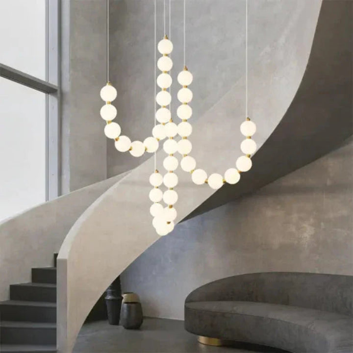 Lampa wisząca LED z kaskadowymi sznurami szklanych kul w stylu naszyjnika