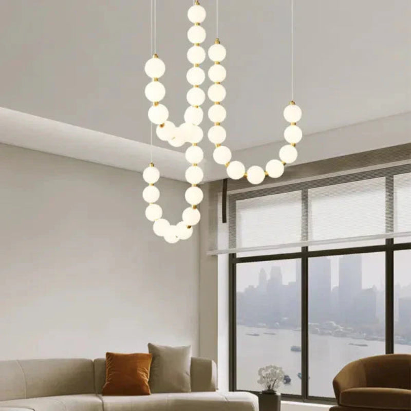 Lampa wisząca LED z kaskadowymi sznurami szklanych kul w stylu naszyjnika