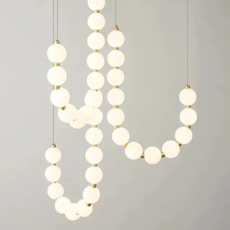 Lampa wisząca LED z kaskadowymi sznurami szklanych kul w stylu naszyjnika