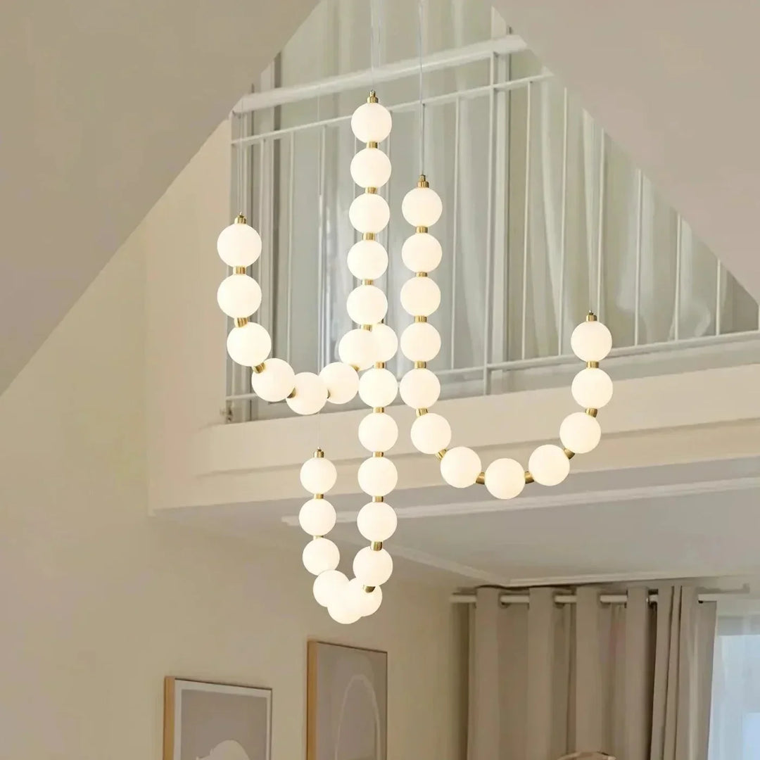 Lampa wisząca LED z kaskadowymi sznurami szklanych kul w stylu naszyjnika
