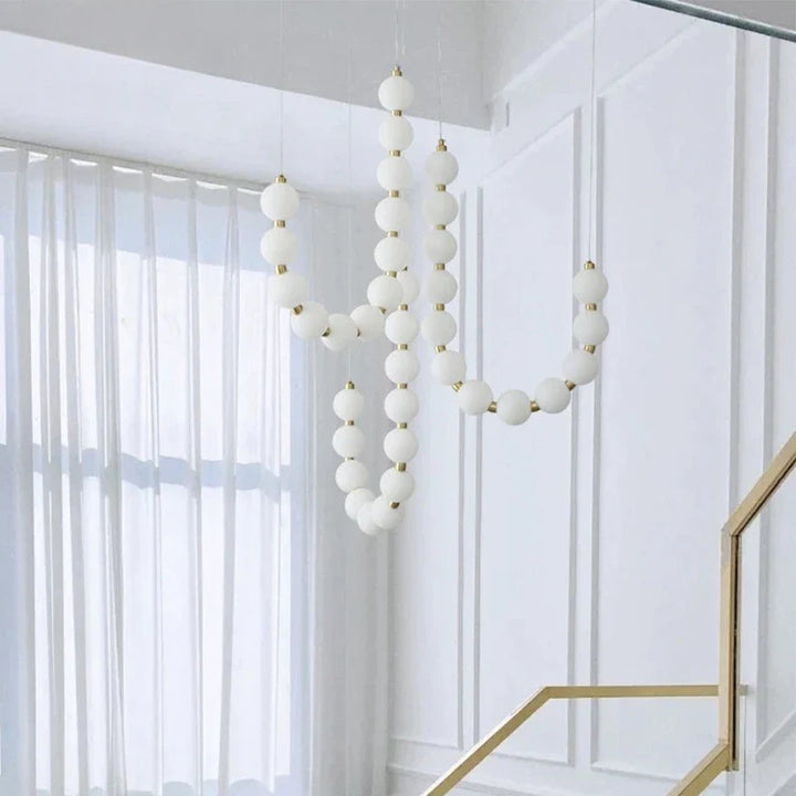 Lampa wisząca LED z kaskadowymi sznurami szklanych kul w stylu naszyjnika