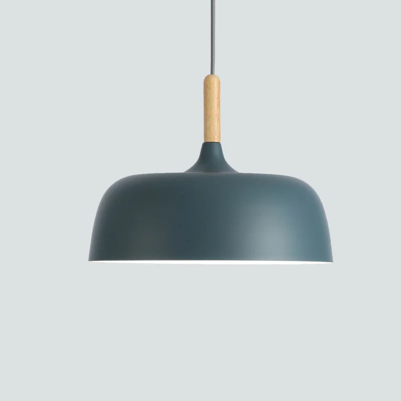 Lampa wisząca LED z kopułowym metalowym kloszem i drewnianym łącznikiem