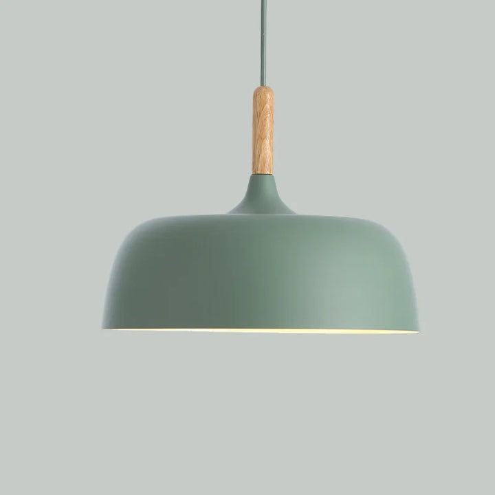Lampa wisząca LED z kopułowym metalowym kloszem i drewnianym łącznikiem