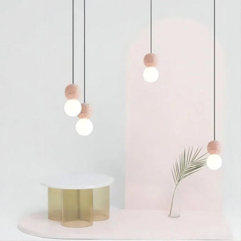 Lampa wisząca LED z kulistym szklanym kloszem