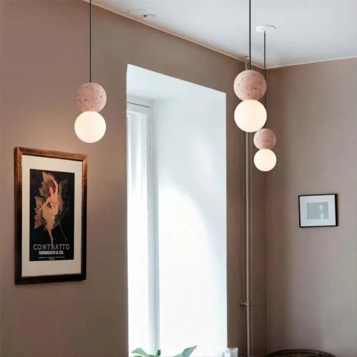 Lampa wisząca LED z kulistym szklanym kloszem