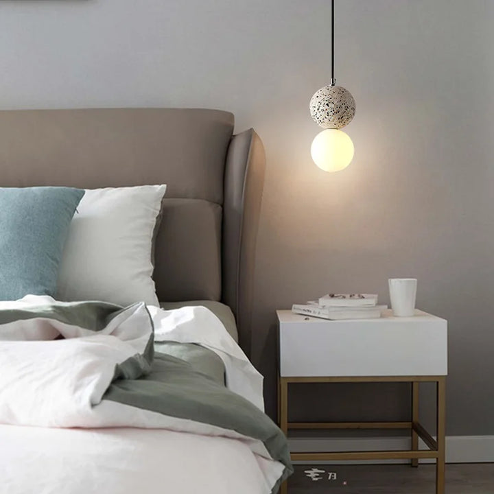Lampa wisząca LED z kulistym szklanym kloszem