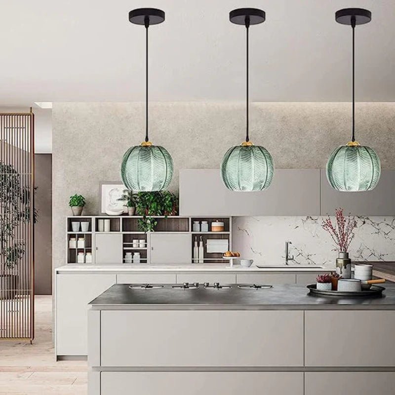 Lampa wisząca LED z kulistym szklanym kloszem i wytłoczonym wzorem liścia