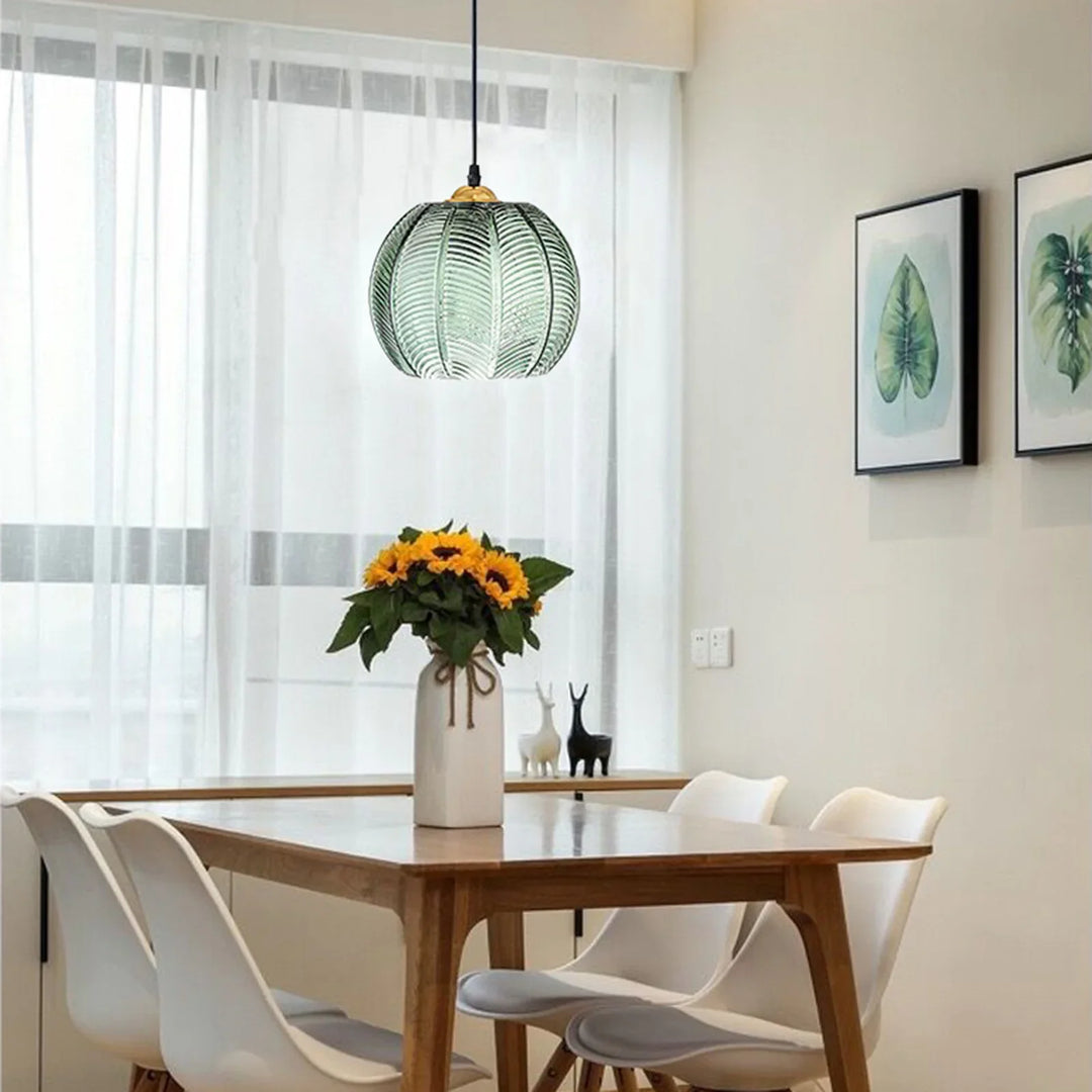 Lampa wisząca LED z kulistym szklanym kloszem i wytłoczonym wzorem liścia