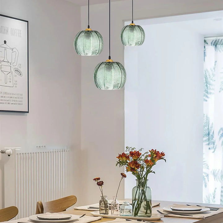 Lampa wisząca LED z kulistym szklanym kloszem i wytłoczonym wzorem liścia