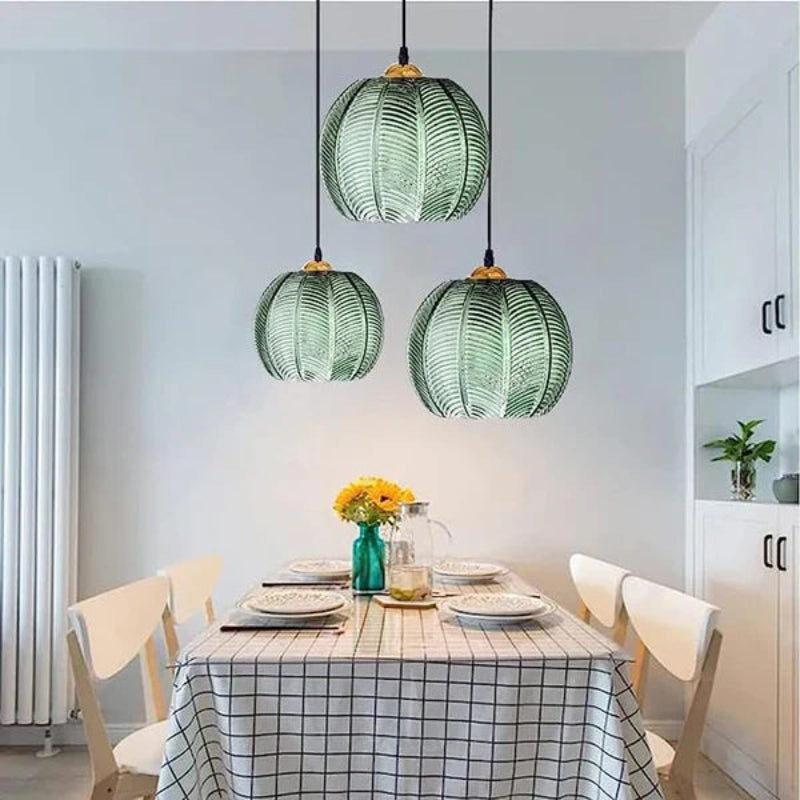 Lampa wisząca LED z kulistym szklanym kloszem i wytłoczonym wzorem liścia