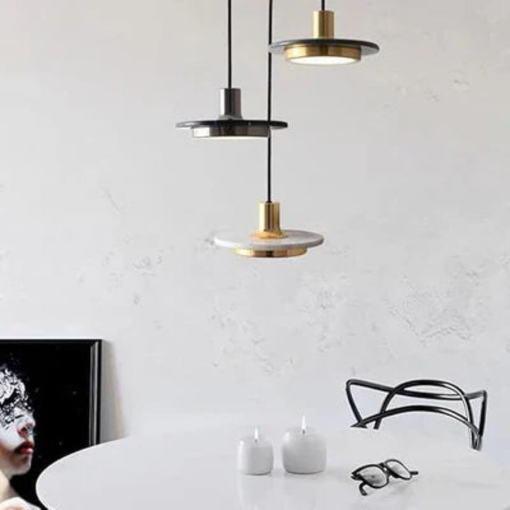 Lampa wisząca LED z marmurowym dyskiem
