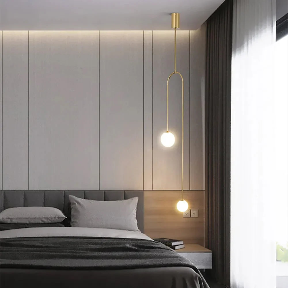 Lampa wisząca LED z mrożonymi kulami z pionowym uchwytem na metalowej pętli