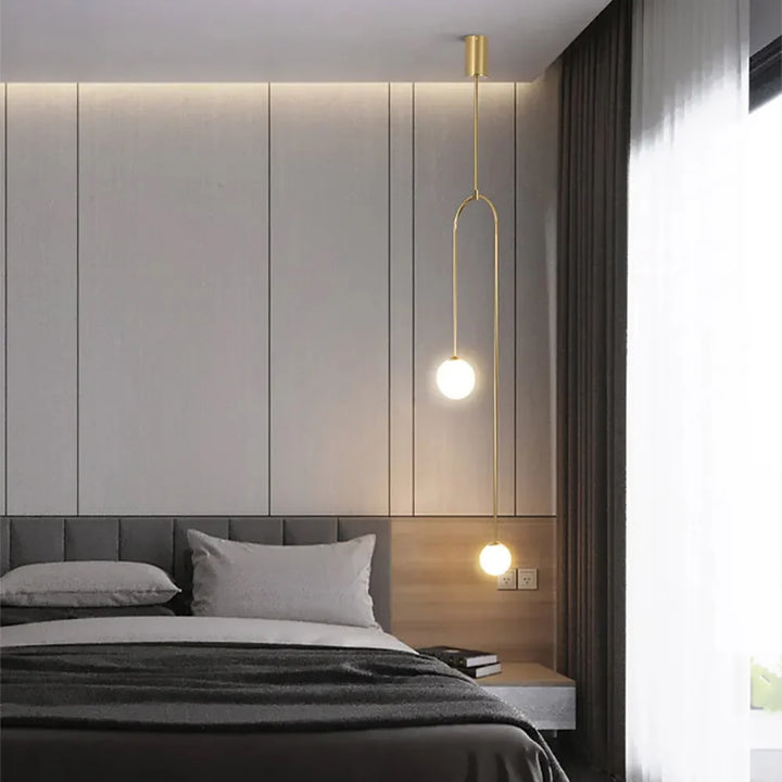 Lampa wisząca LED z mrożonymi kulami z pionowym uchwytem na metalowej pętli