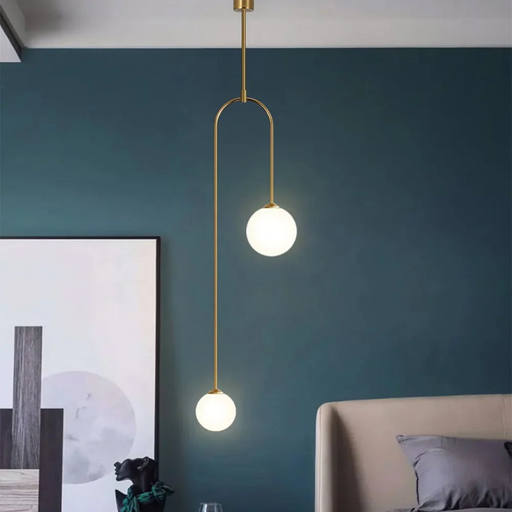 Lampa wisząca LED z mrożonymi kulami z pionowym uchwytem na metalowej pętli