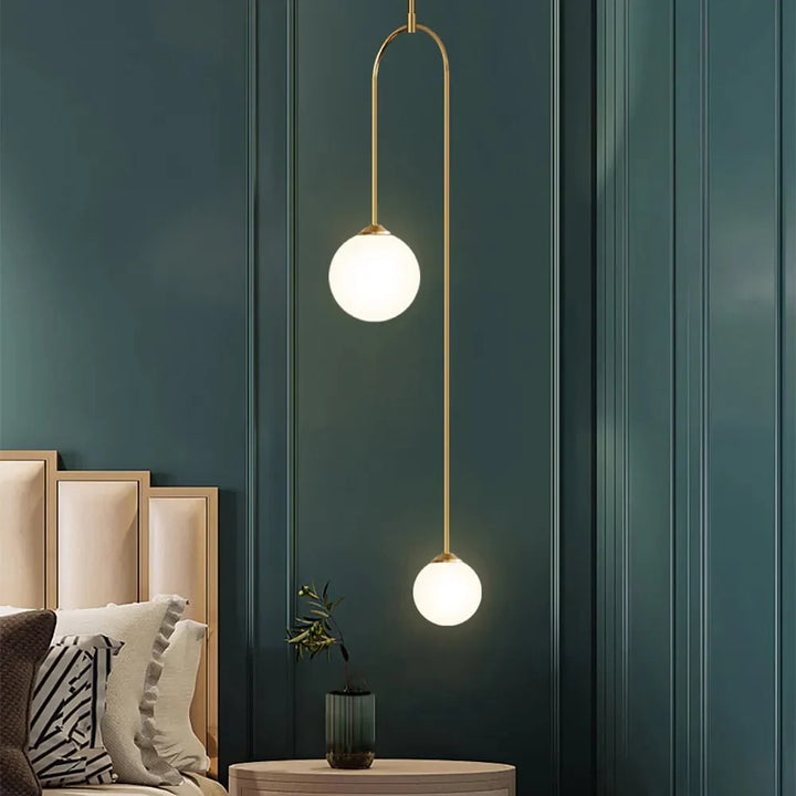 Lampa wisząca LED z mrożonymi kulami z pionowym uchwytem na metalowej pętli