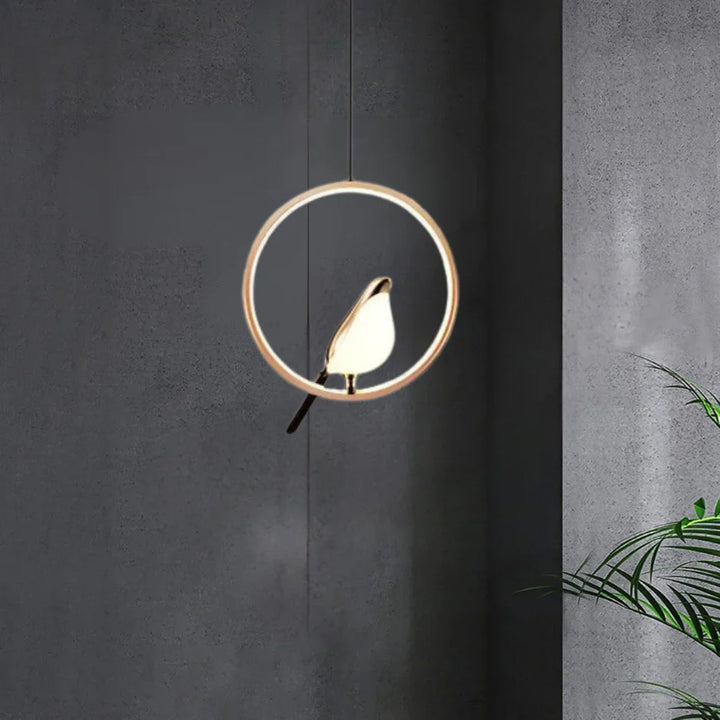 Lampa wisząca LED z obręczą i dekoracyjnym motywem ptaka