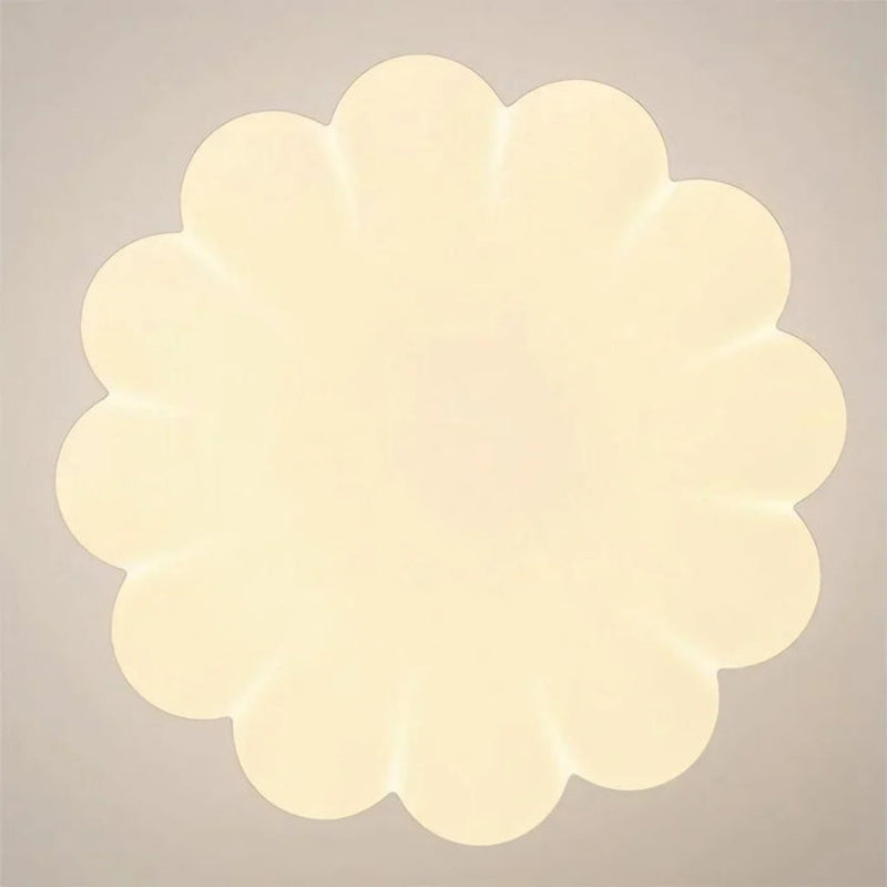 Lampa wisząca LED z owalnym kloszem z opalowego szkła i dekoracyjną kulą