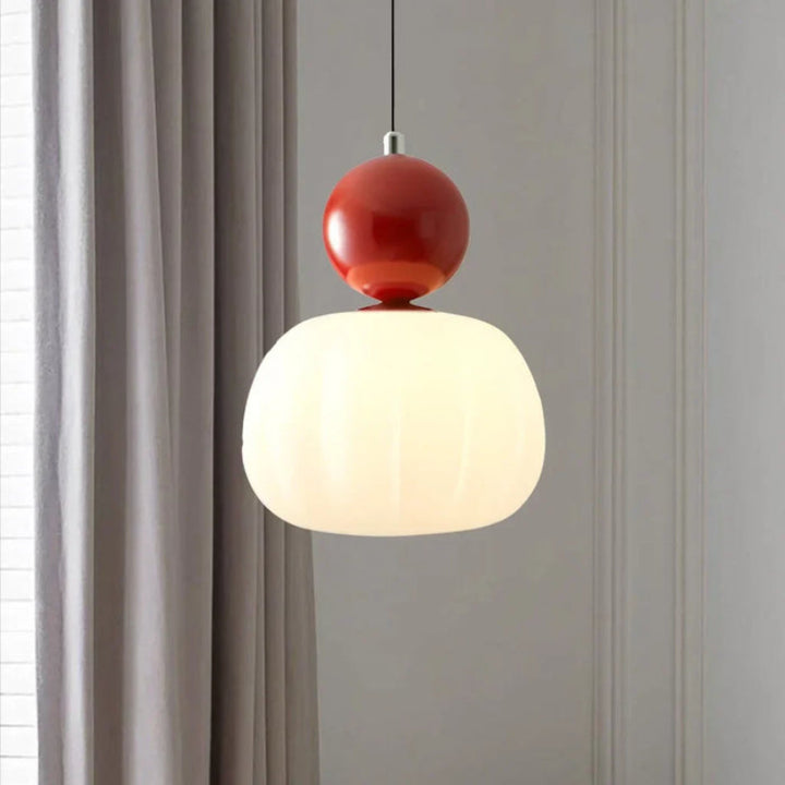 Lampa wisząca LED z owalnym kloszem z opalowego szkła i dekoracyjną kulą