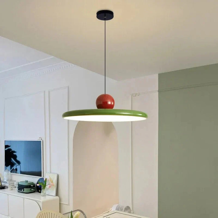 Lampa wisząca LED z płaskim kloszem i kulistym detalem