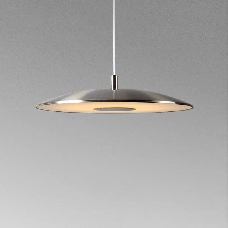 Lampa wisząca LED z płaskim metalowym kloszem w kształcie dysku