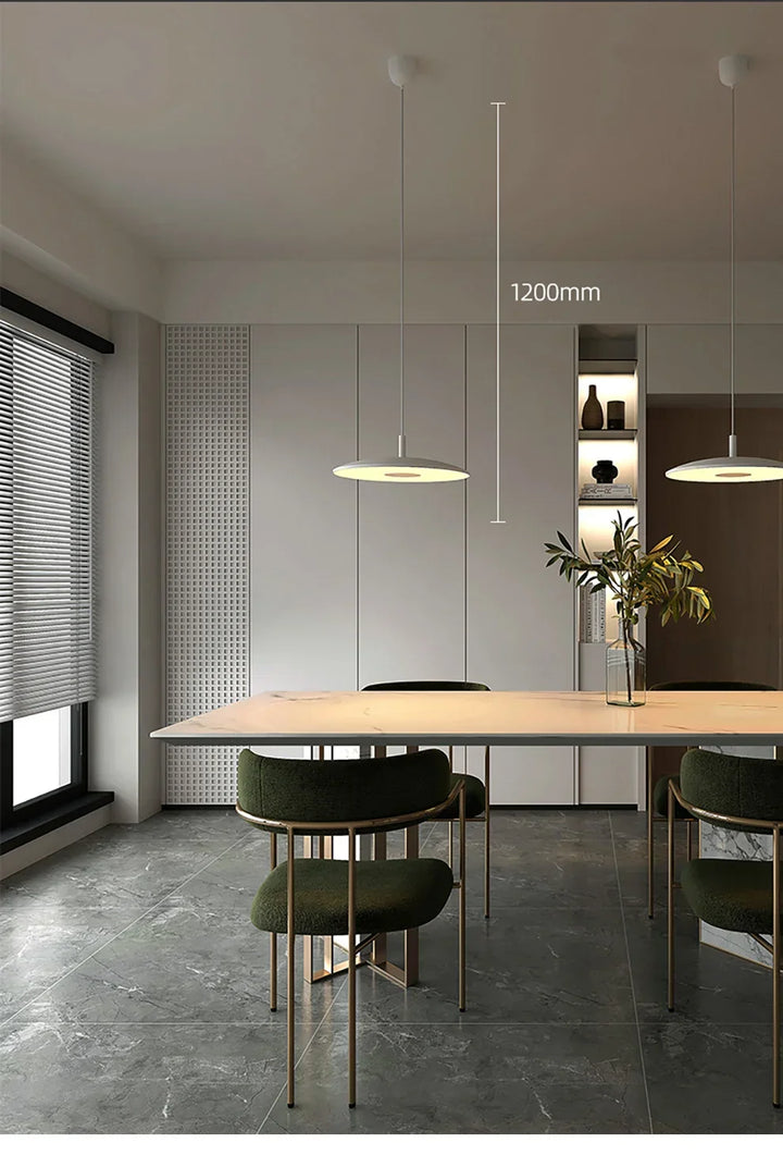 Lampa wisząca LED z płaskim metalowym kloszem w kształcie dysku