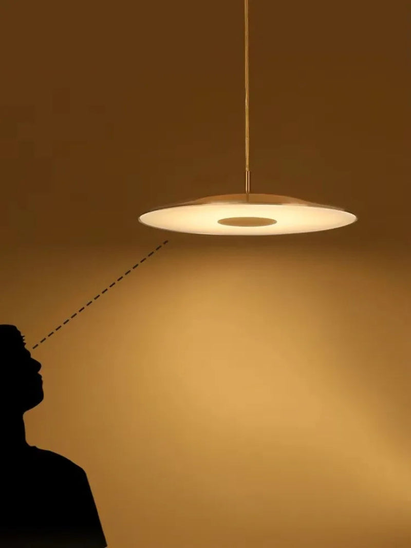 Lampa wisząca LED z płaskim metalowym kloszem w kształcie dysku