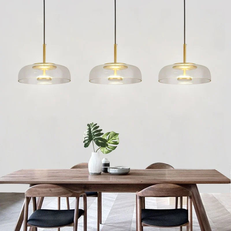 Lampa wisząca LED z płaskim szklanym kloszem przezroczysta kopuła na mosiężnym trzpieniu
